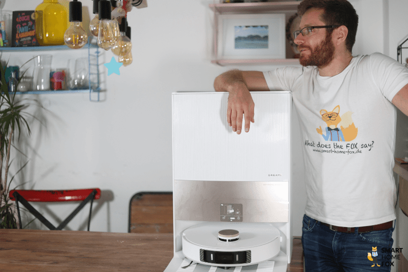 Базовая станция Dreame L20 Ultra измеряется линейкой.